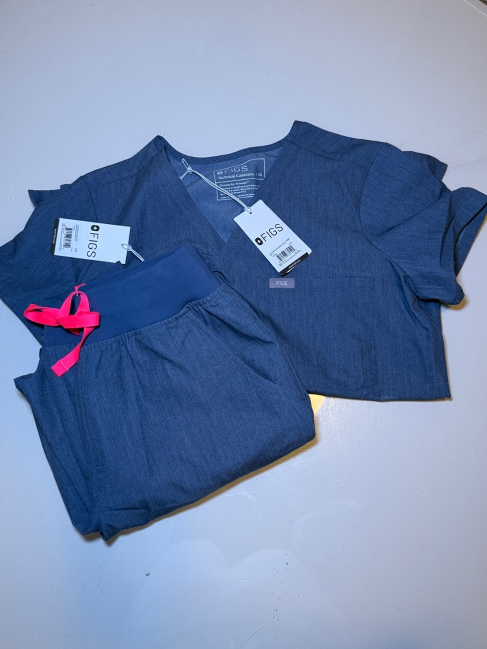 FIGS New Heather Denim Scrub Set